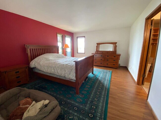 Building Photo - Breathtaking 2-Bed Condo Retreat with Spac...