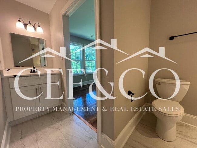 Building Photo - Spacious 3 bedroom home now available in Spartanburg!