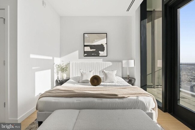 Building Photo - 210 S 12th St