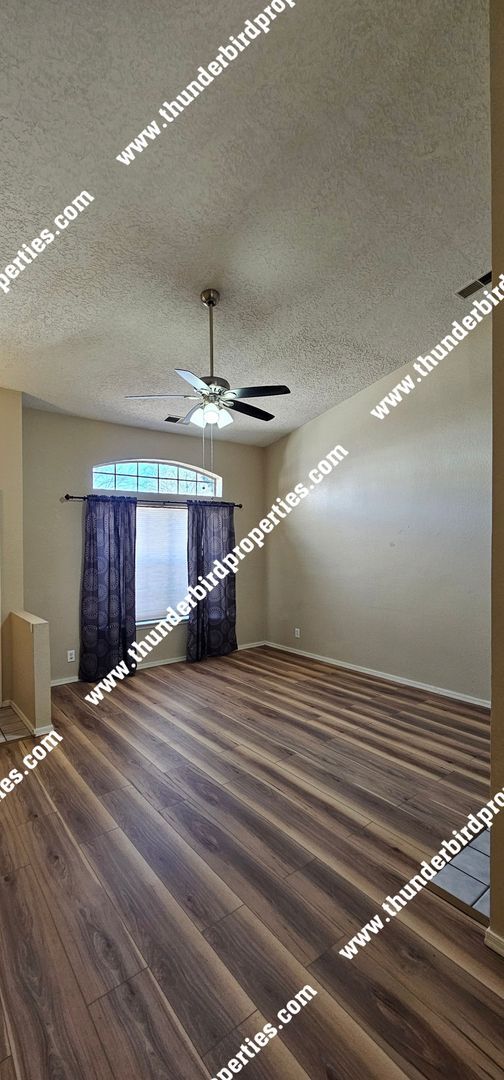 Building Photo - Charming NW 4 Bedroom Home