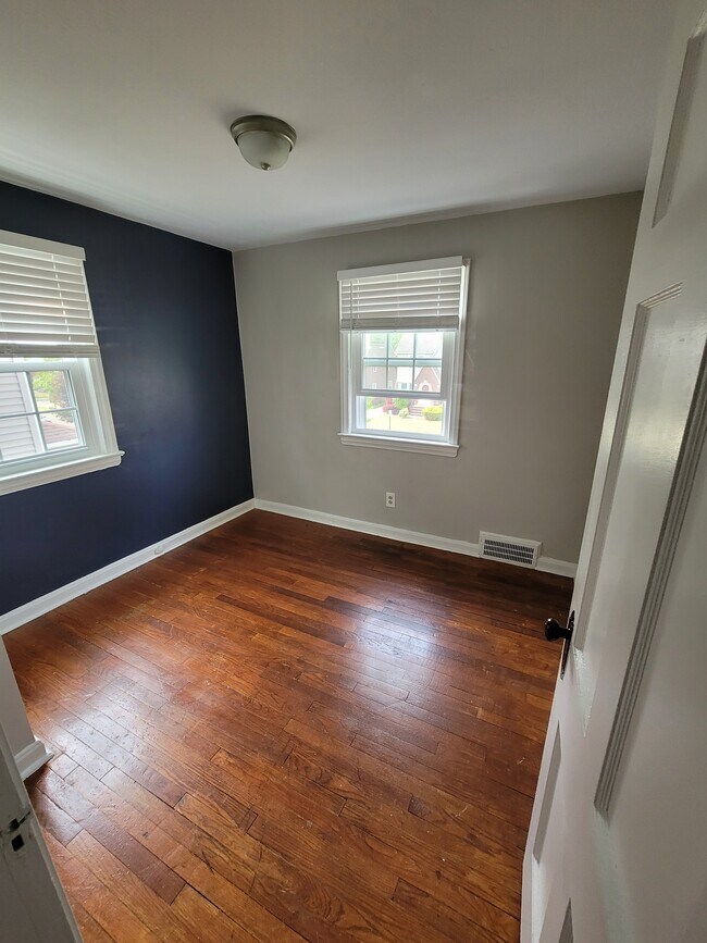 Building Photo - 3598 Raymont Blvd