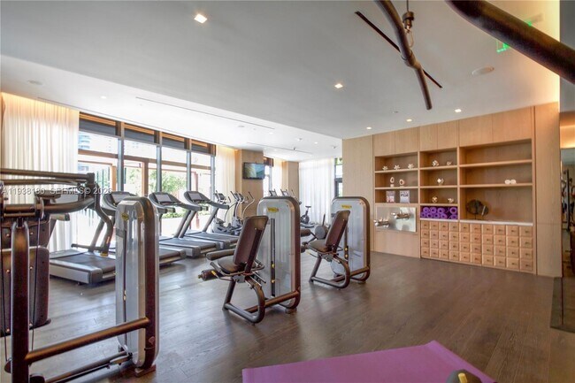 Building Photo - 801 S Miami Ave