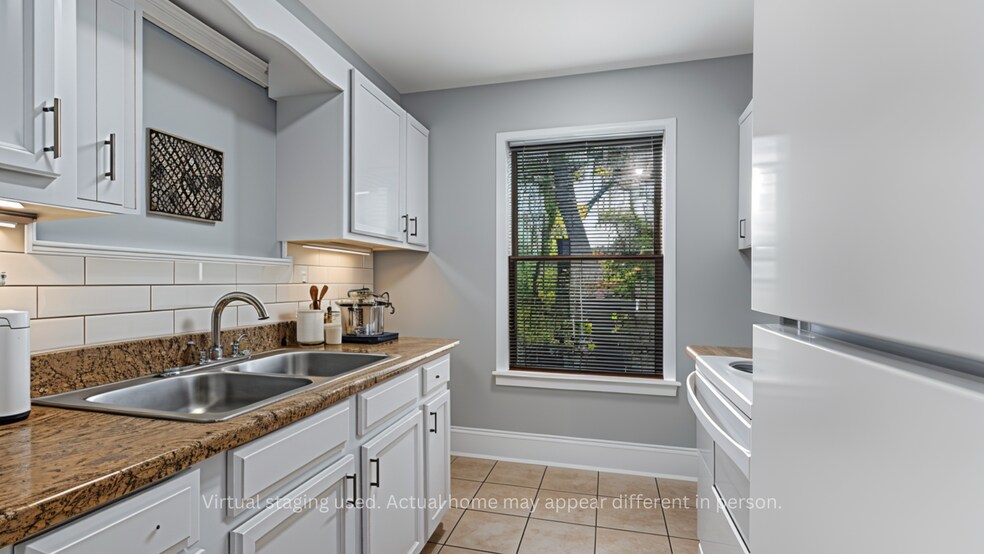 Building Photo - 185 Oak St