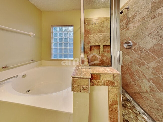 Building Photo - 2120 Pebble Creek Ln