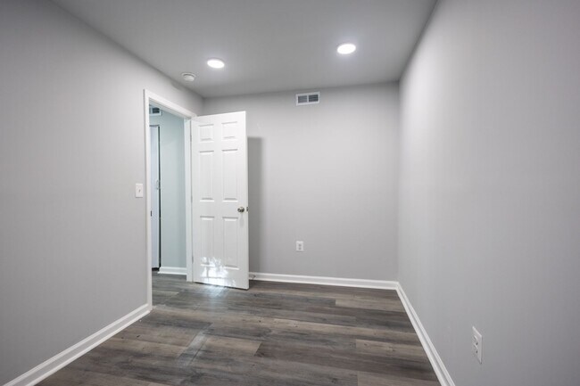 Building Photo - Amazing 1 BR+ 1 Den/1 BA Apartment in Anacostia with 1 month free rent and 1 year of free parking!