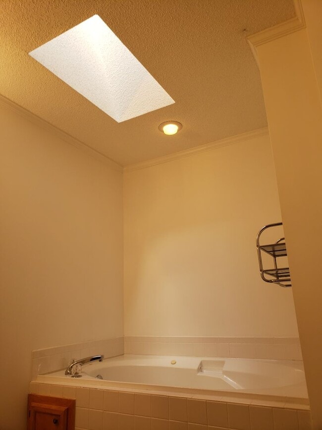 Building Photo - 2-bedroom, 2.5 bathroom townhome