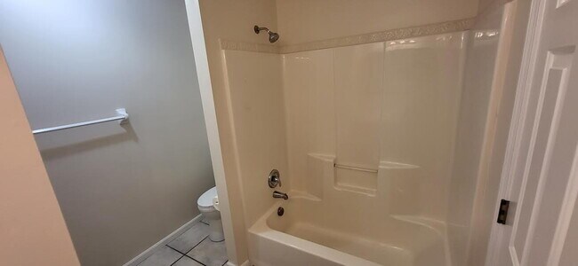 Building Photo - 3 Bed 2.5 Bath Townhome