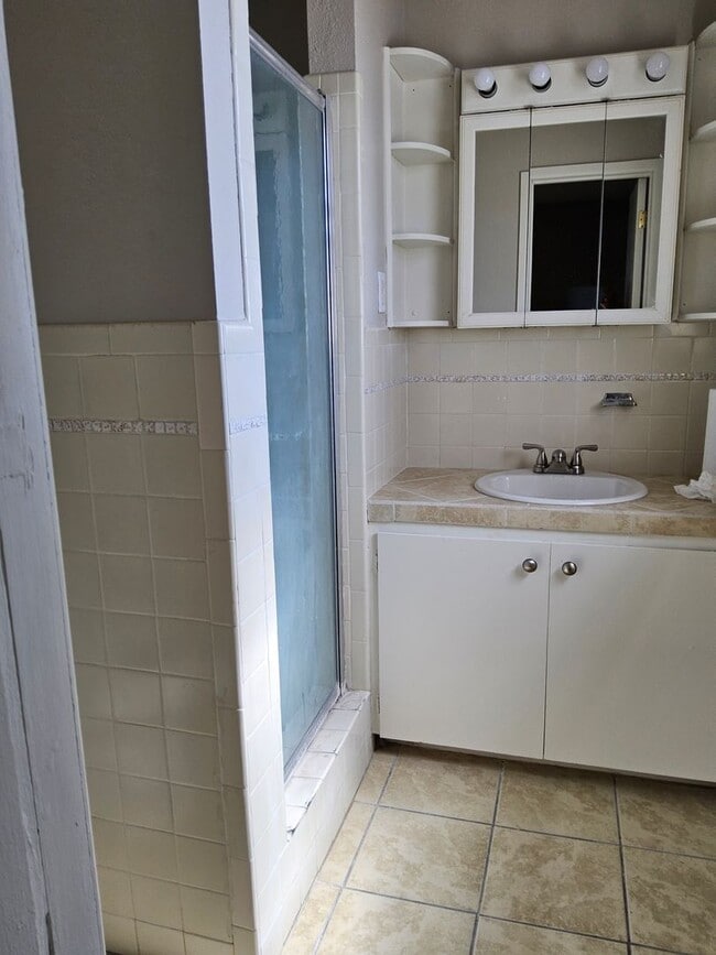 Building Photo - 3 Bedroom 2 Bath Home for Rent