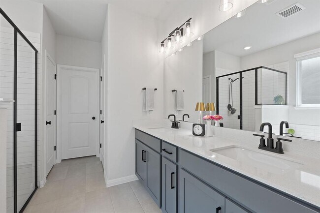 Building Photo - 179 Kings Cyn Dr
