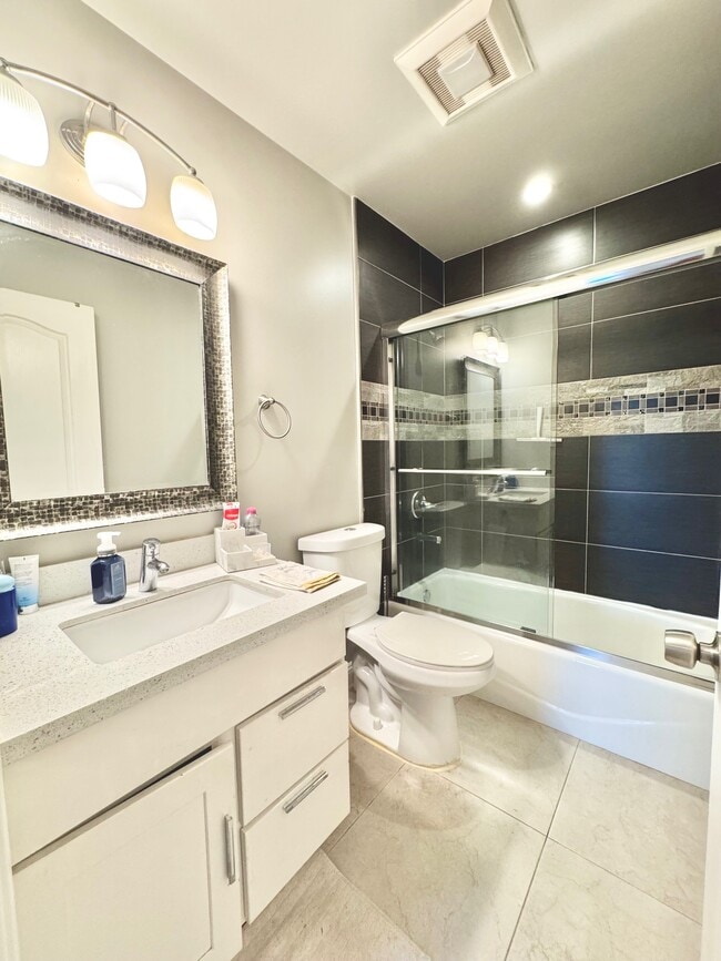 Building Photo - 2536 W Ave 130th