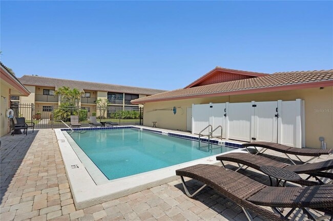 Building Photo - 2415 Bayshore Gardens Pkwy