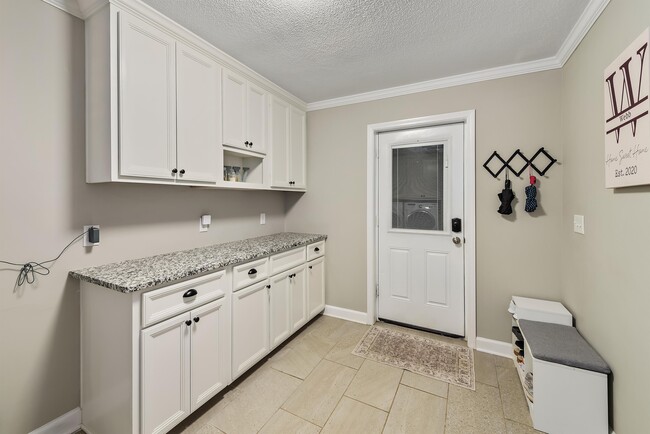 Building Photo - 112 Magnolia Cir