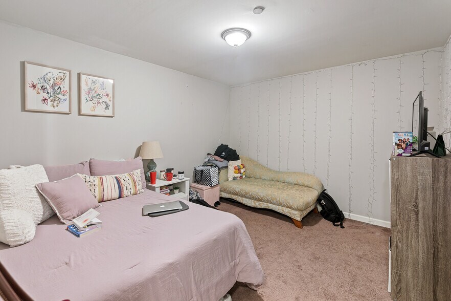 Building Photo - 1628 N Willington St