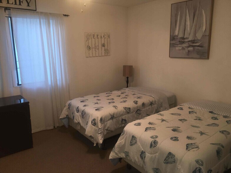 Building Photo - 1412 Graham St