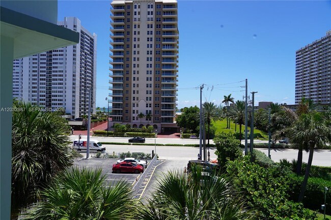 Building Photo - 1913 S Ocean Dr