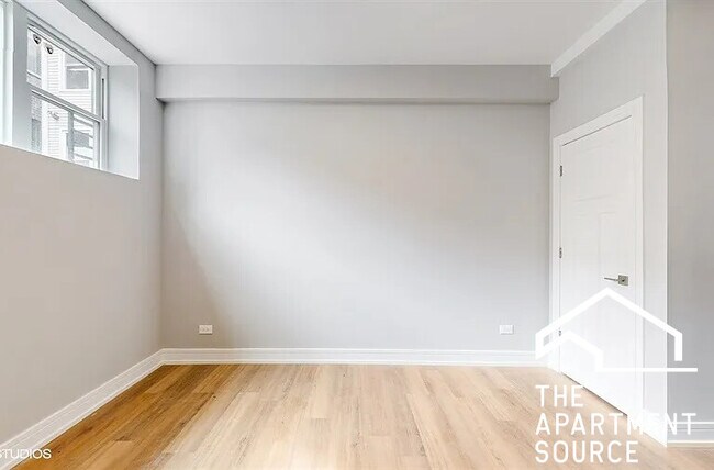 Building Photo - 3253 N Elston Ave