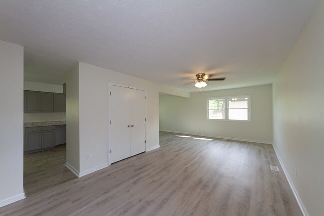 Building Photo - Updated 3 bedroom 1.5 bath home in desirab...