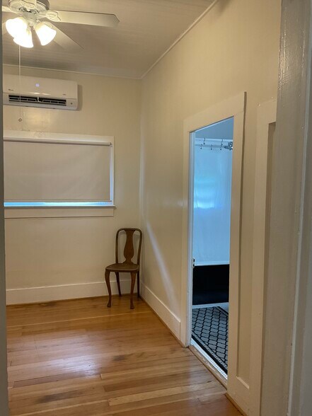 Bedroom with attached bathroom - 514 Tombstone Cyn