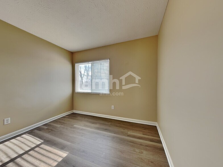 Building Photo - 10024 Oriole Ct