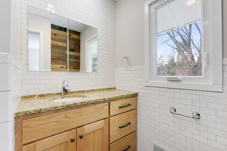 Building Photo - 1943 Regent Ave N