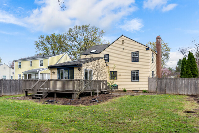 Building Photo - 25 Sherwood Rd