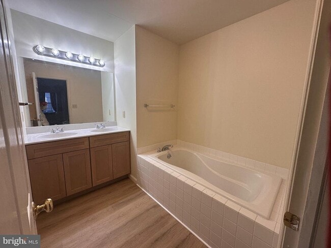 Building Photo - 937 Cholet Dr