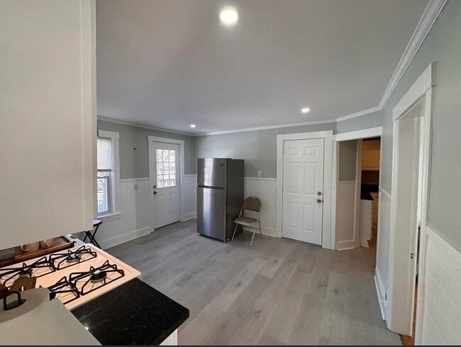 Building Photo - 18 Emerald Ave