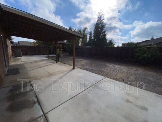 Building Photo - 2541 W Porter Ave