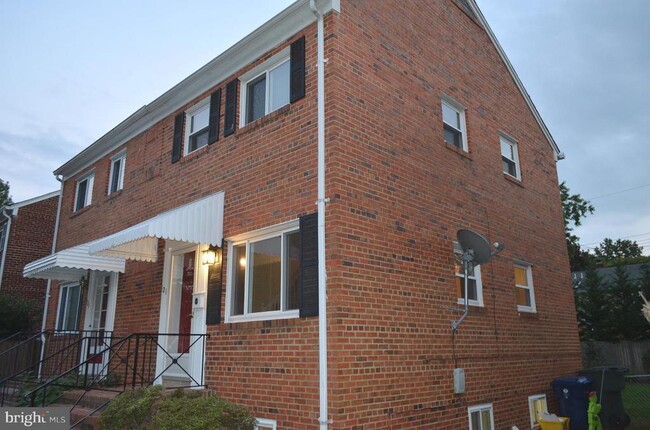 Building Photo - 121 E Glendale Ave