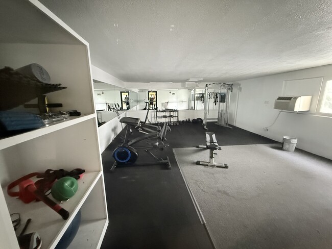 Building Photo - 2211 Ala Wai Blvd