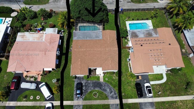 Building Photo - 609 S Crescent Dr