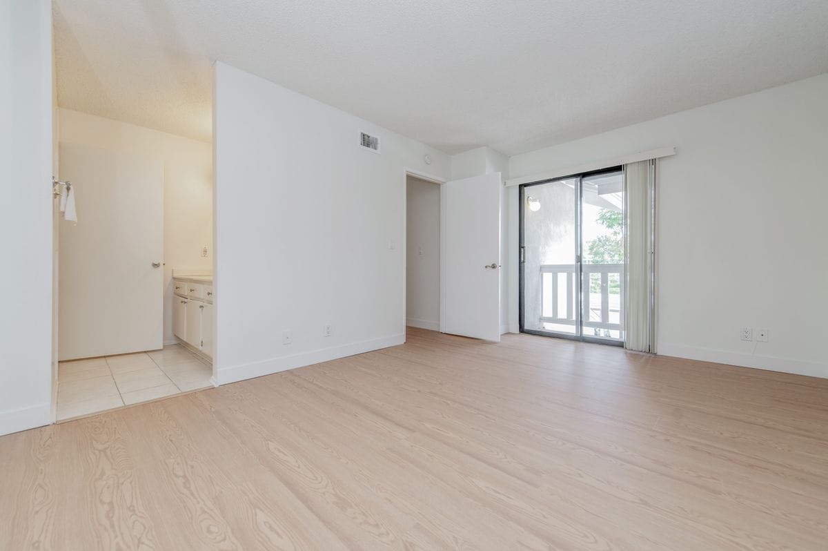 Building Photo - 165 Tarocco