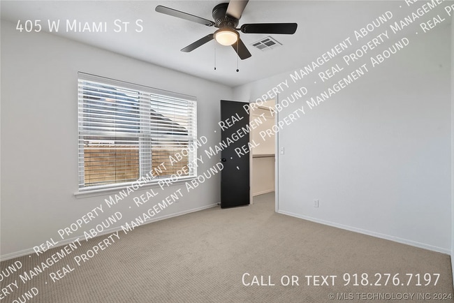 Building Photo - 405 W Miami St