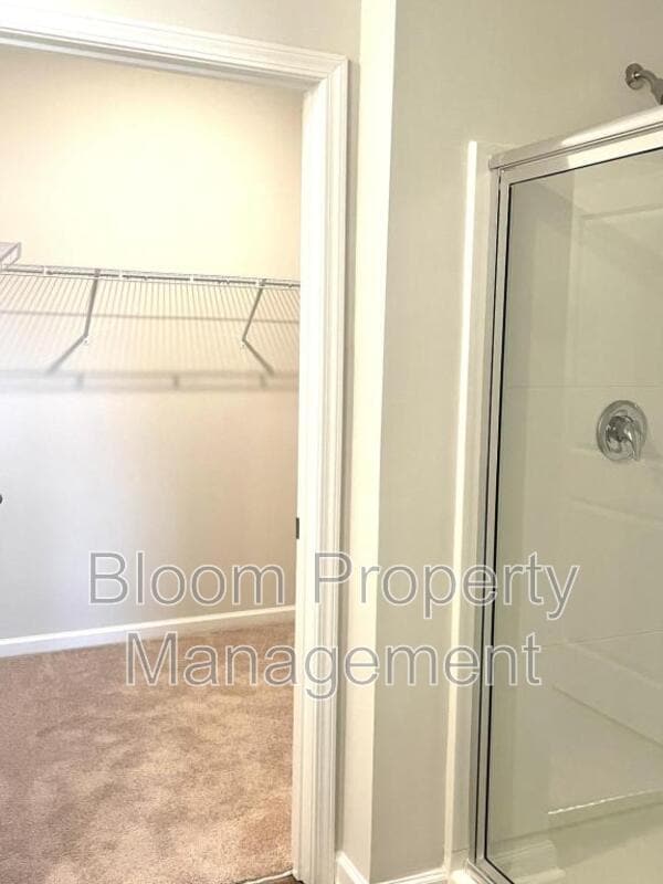 Building Photo - 216 N Lgt Wy