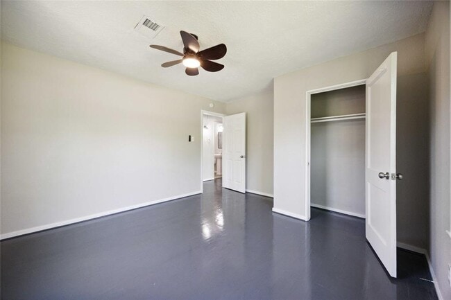 Building Photo - 5206 Willow Glen Dr