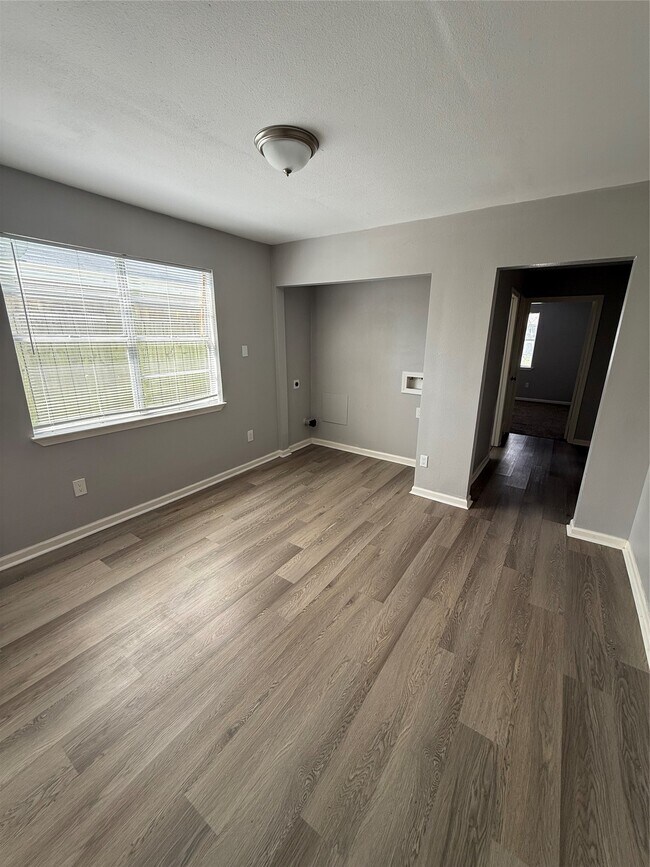 Building Photo - 4315 Chapman St