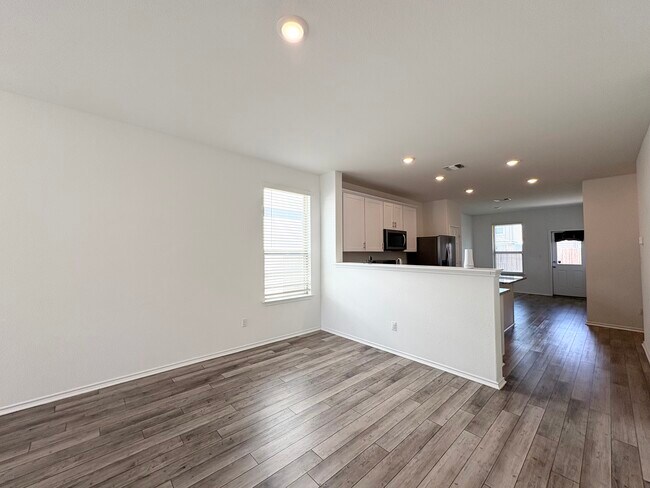 Building Photo - 217 English Oak St