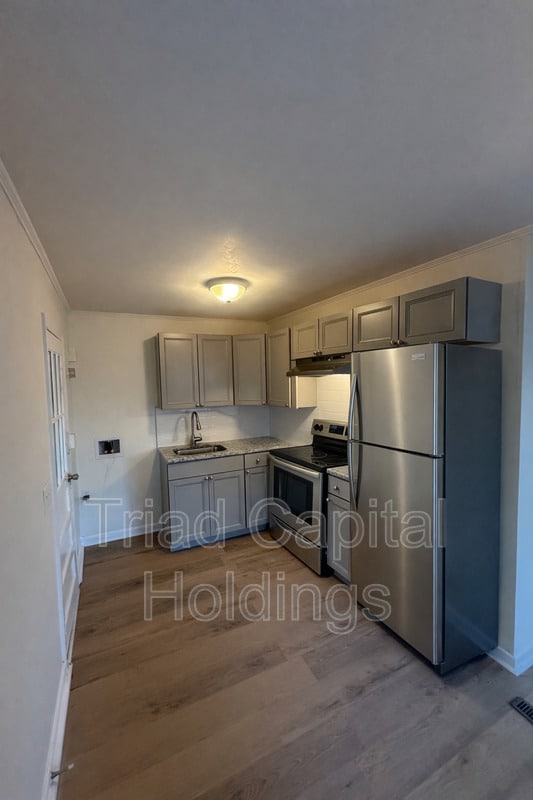 Building Photo - 832 E Brookline St