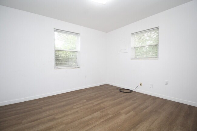 Building Photo - 3BR Home Near Belvedere Park with Bonus Flex Space, Garage & Convenient Access to Shopping, Schoo...