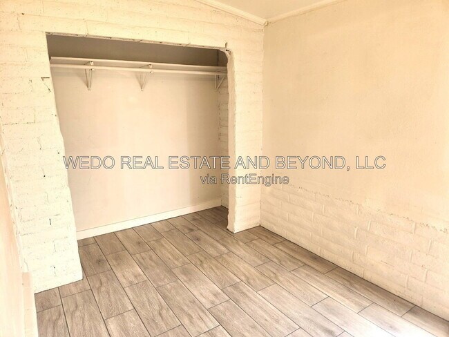 Building Photo - 5112 N 28th Dr