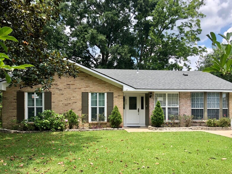 Front of house - 343 Huntington Dr