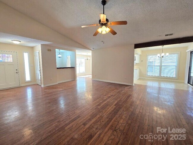 Building Photo - 3738 Sweetgrass Ln