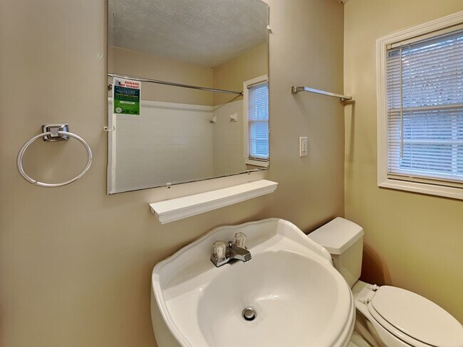 Building Photo - 1811 Wendell Way