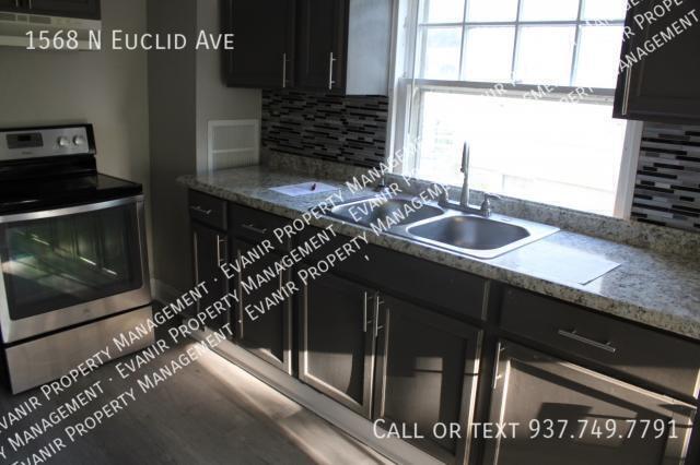Building Photo - 1568 N Euclid Ave
