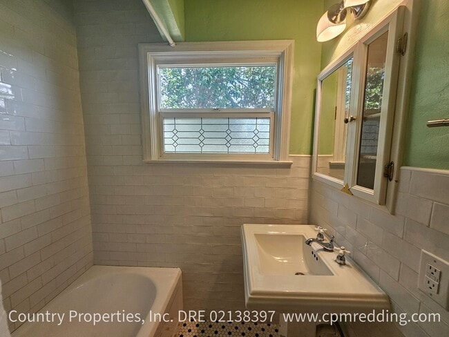 Building Photo - Available Now! Downtown 3-Bedroom with Old World Charm and Modern Amenities!