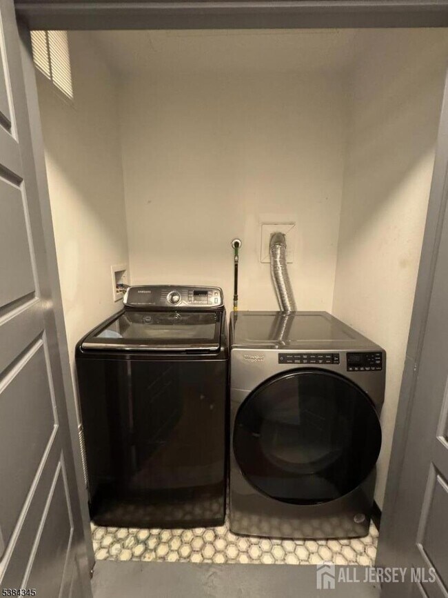 Building Photo - 445 US-202