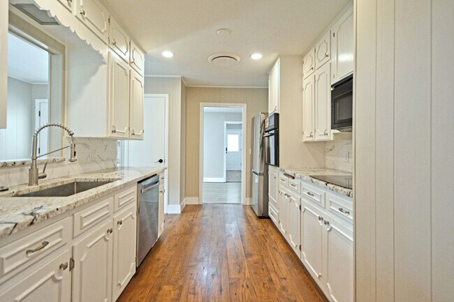 Building Photo - 671 W Merriweather St