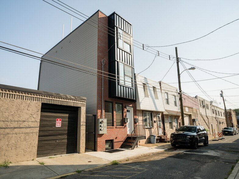 Building Photo - 2821 Livingston St