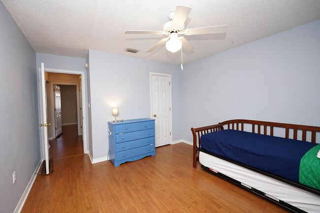 Building Photo - Silver Oaks Community