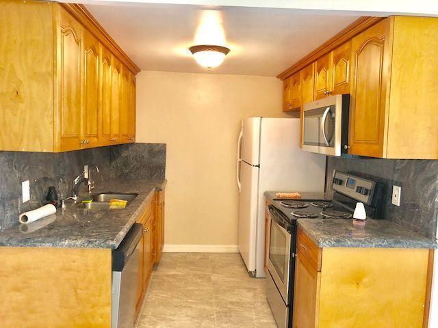 Building Photo - 1067 Cornwall D